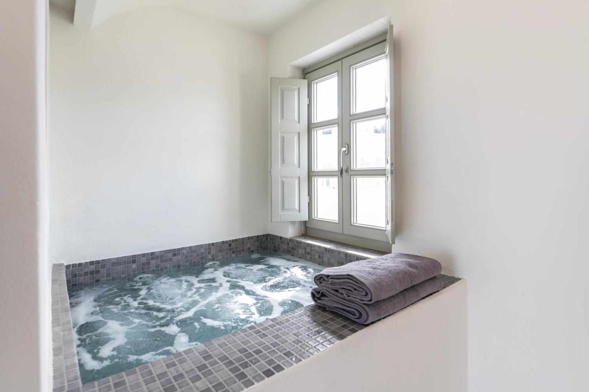 Frescoes Luxury Suites By Kb Hospitality Mesaria Exterior foto
